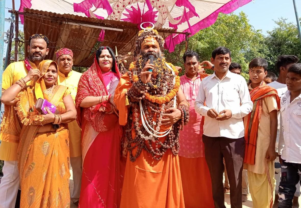 समाज व राष्ट्र के कल्याण व समृद्धि के लिए महिलाओं ने की चटपटा मैया की पूजा